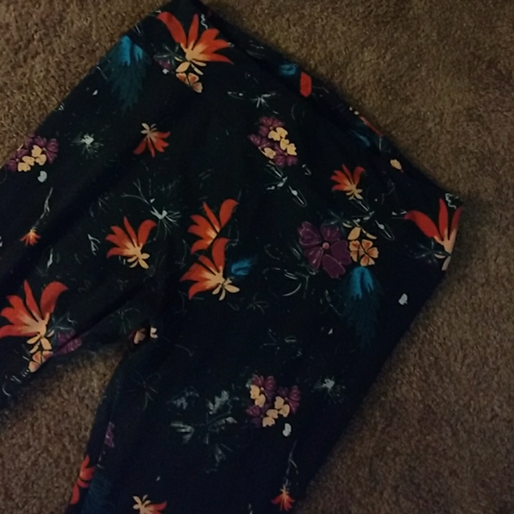 Nice leggings. 💞 - Picture 2 of 5